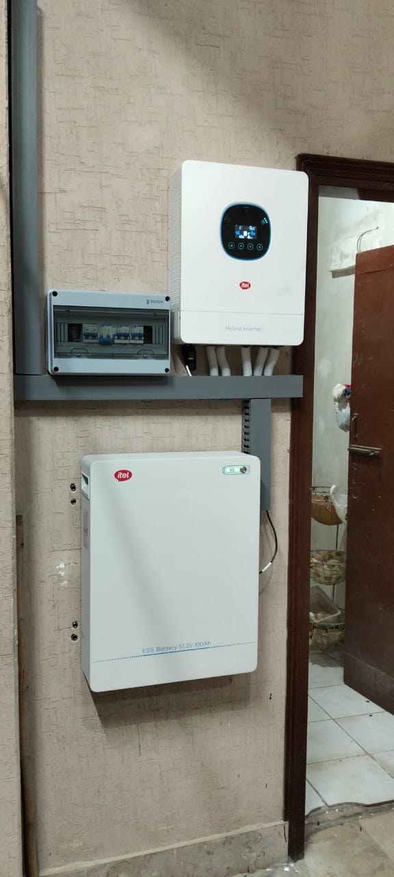 Itel hybrid inverter and battery installation